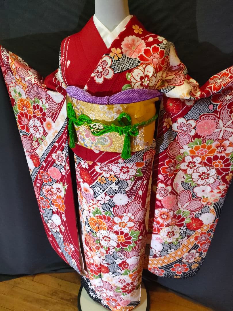 【特価】本振袖　鹿の子織　現代古典　王道の赤