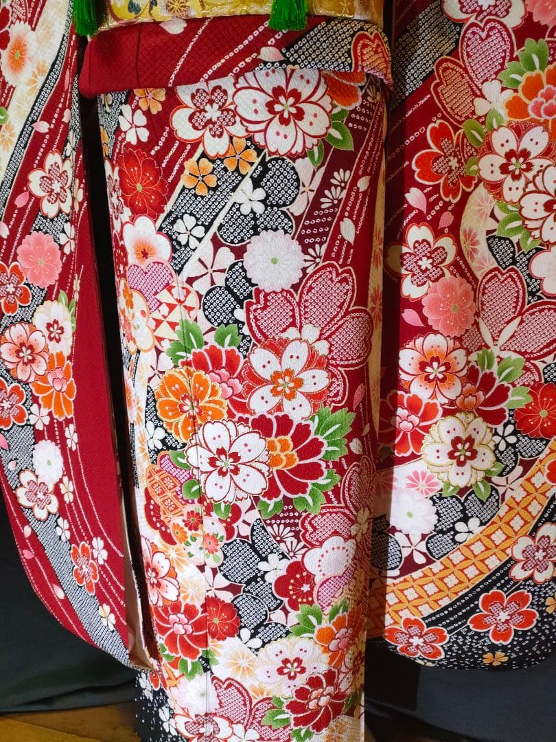 【特価】本振袖　鹿の子織　現代古典　王道の赤