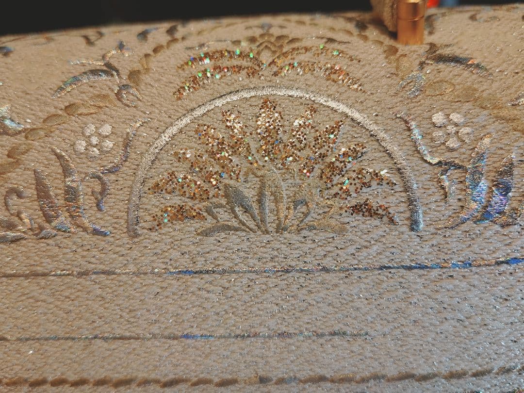 エンボス加工 花柄 和装用バッグ ホワイト　螺鈿細工