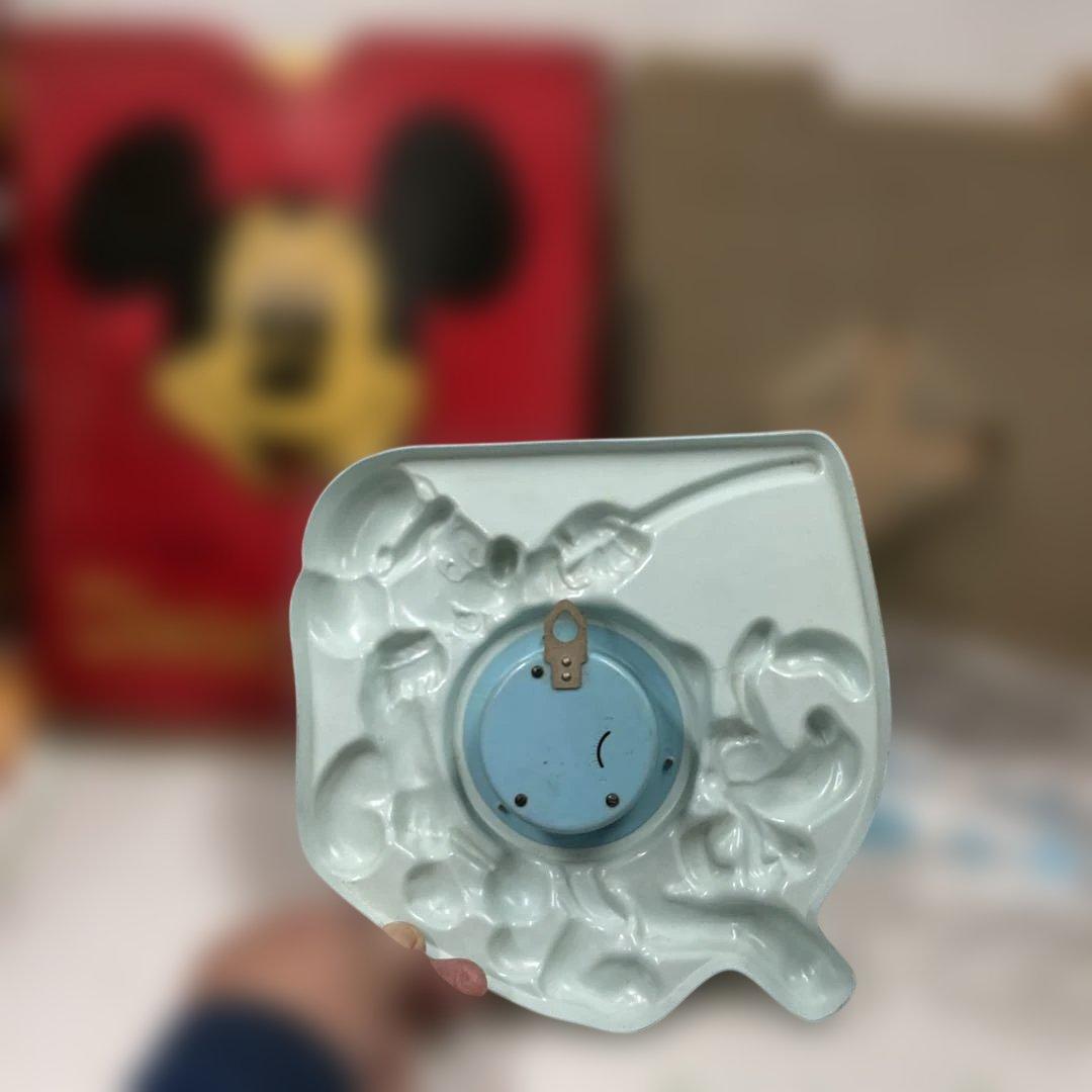 1962年に、精工舎が日本製初SEIKOディズニータイムの子供向けの時計を発売