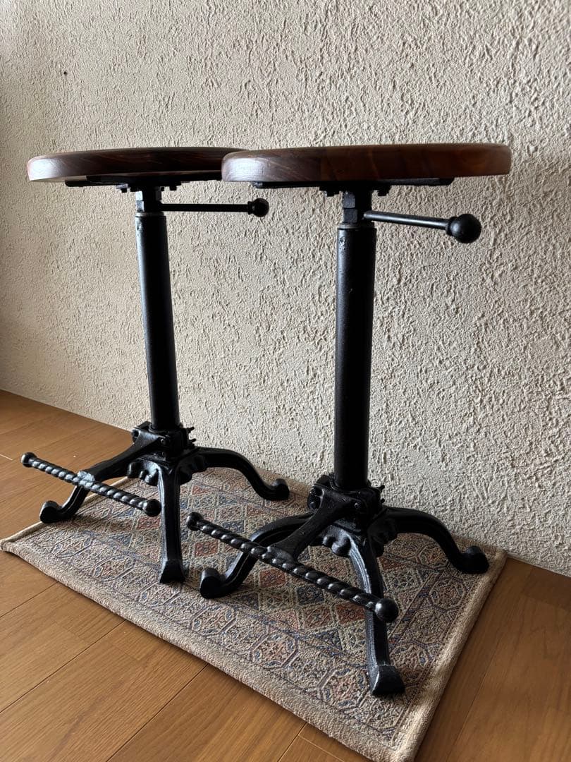 DULTON 高さ調整可能 スツール(写真左)