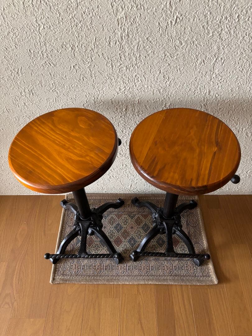 DULTON 高さ調整可能 スツール(写真左)