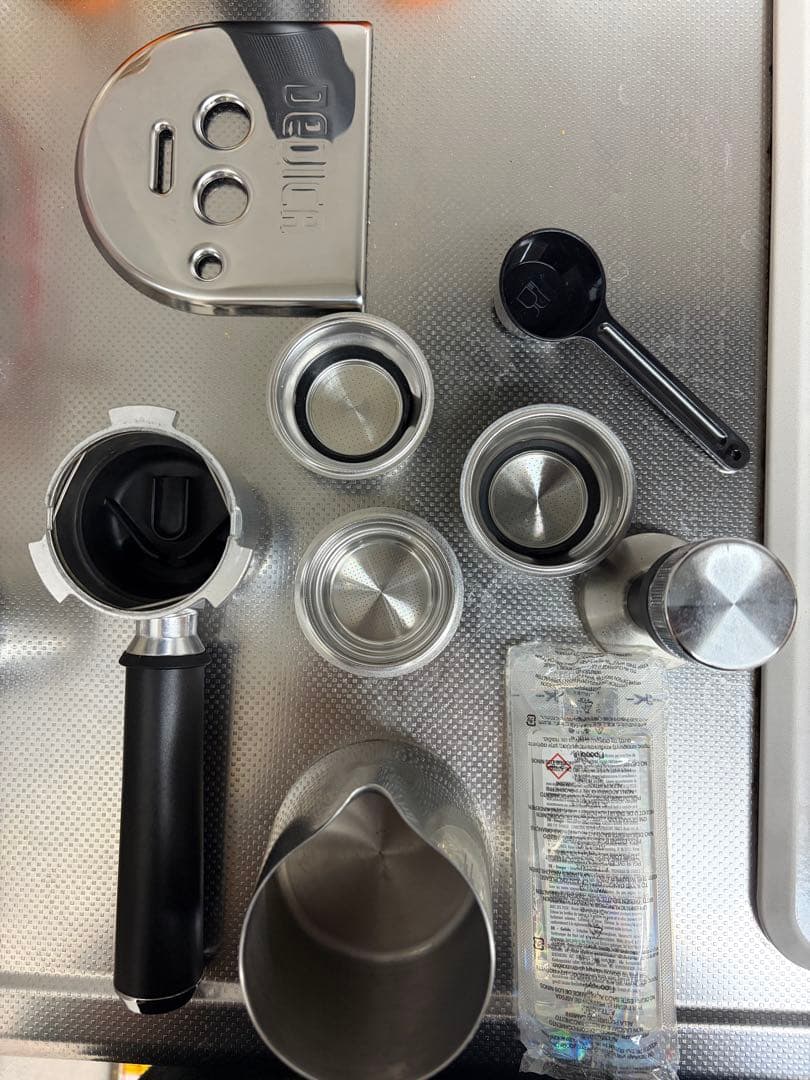 デロンギ　エスプレッソ・カプチーノメーカー　デディカ　EC680R