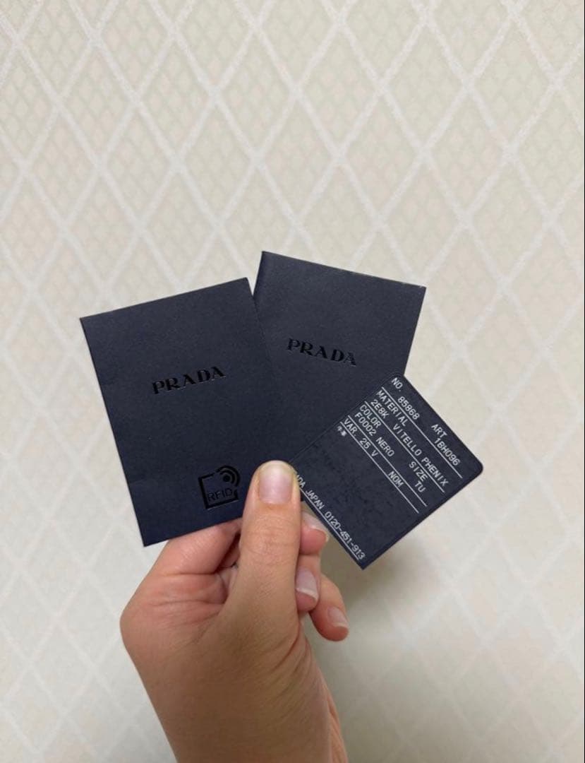 PRADA ブラックレザーショルダーバッグ