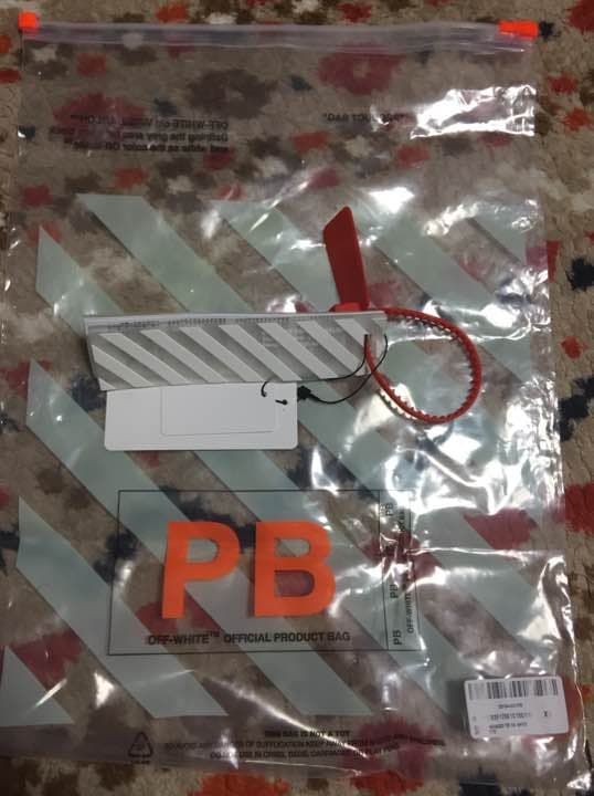 off-white Tシャツ