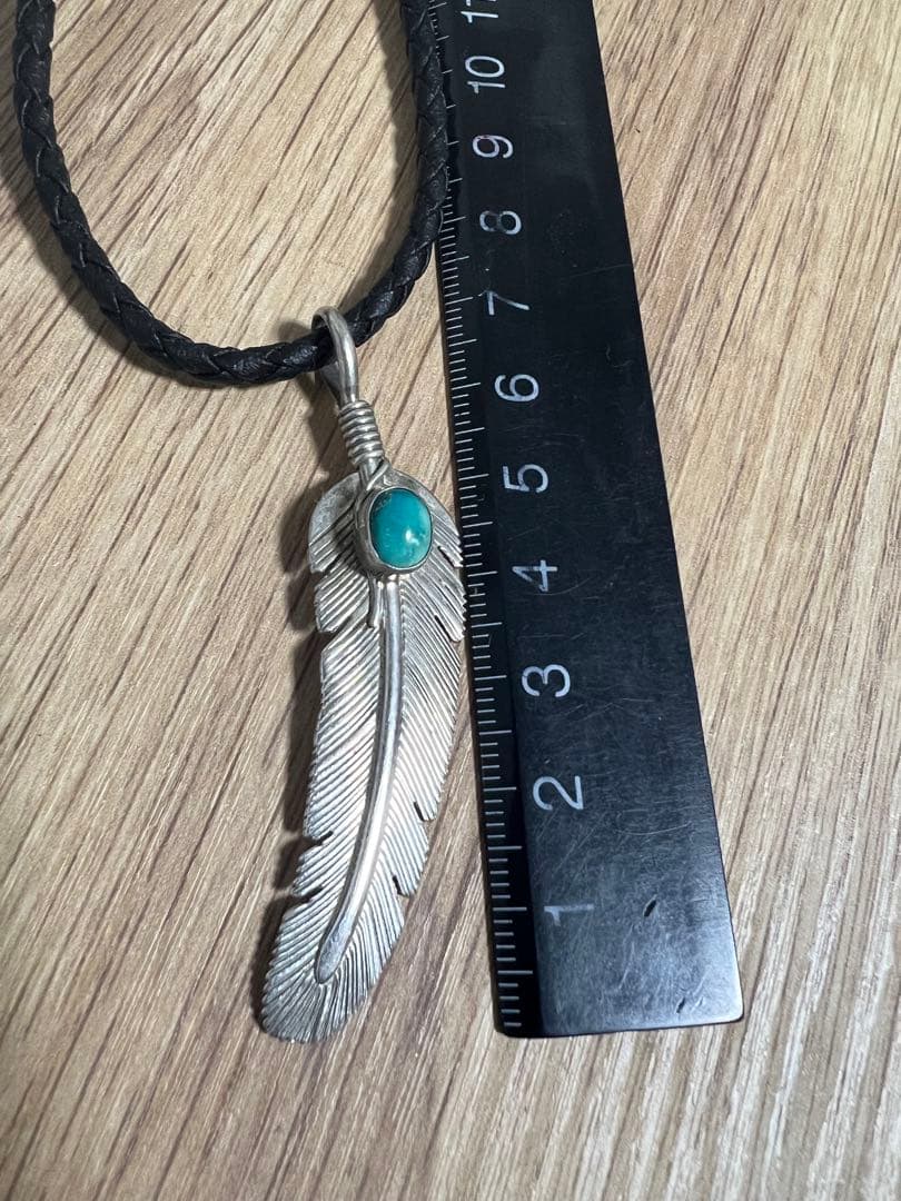 ハーヴィーメイス　ターコイズ付きフェザーネックレス