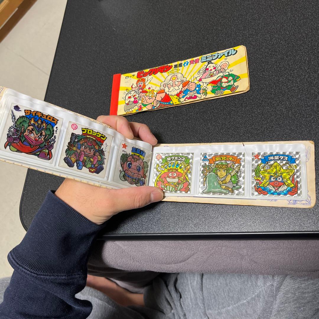 ビックリマンシールです。ケース付き（2枚）