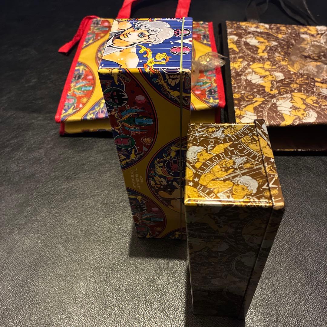 ポアール × 荒木飛呂彦 THE FOUNTAIN BOY 保冷バッグ ＆ 缶箱