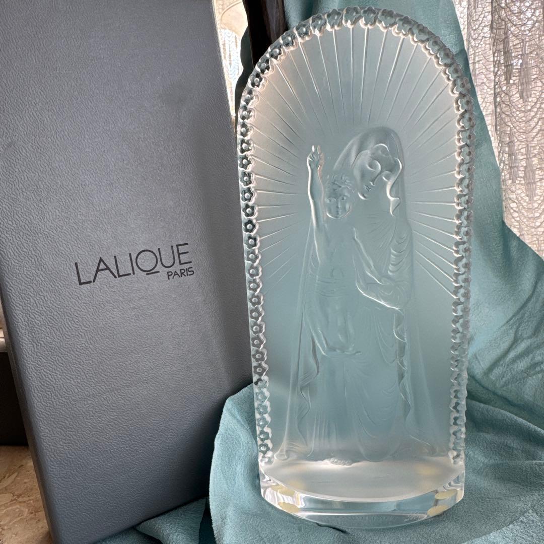 【LALIQUE】ルネ　ラリック -祈りを込めた跪く聖母子像-