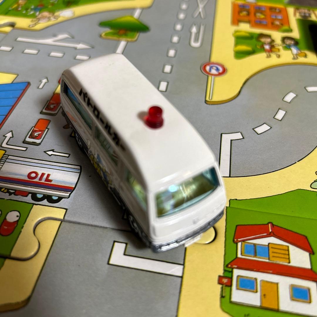 トミカ　ボードマップ急げ緊急車　キャラバン ハイルーフ パトロールカー 日本製