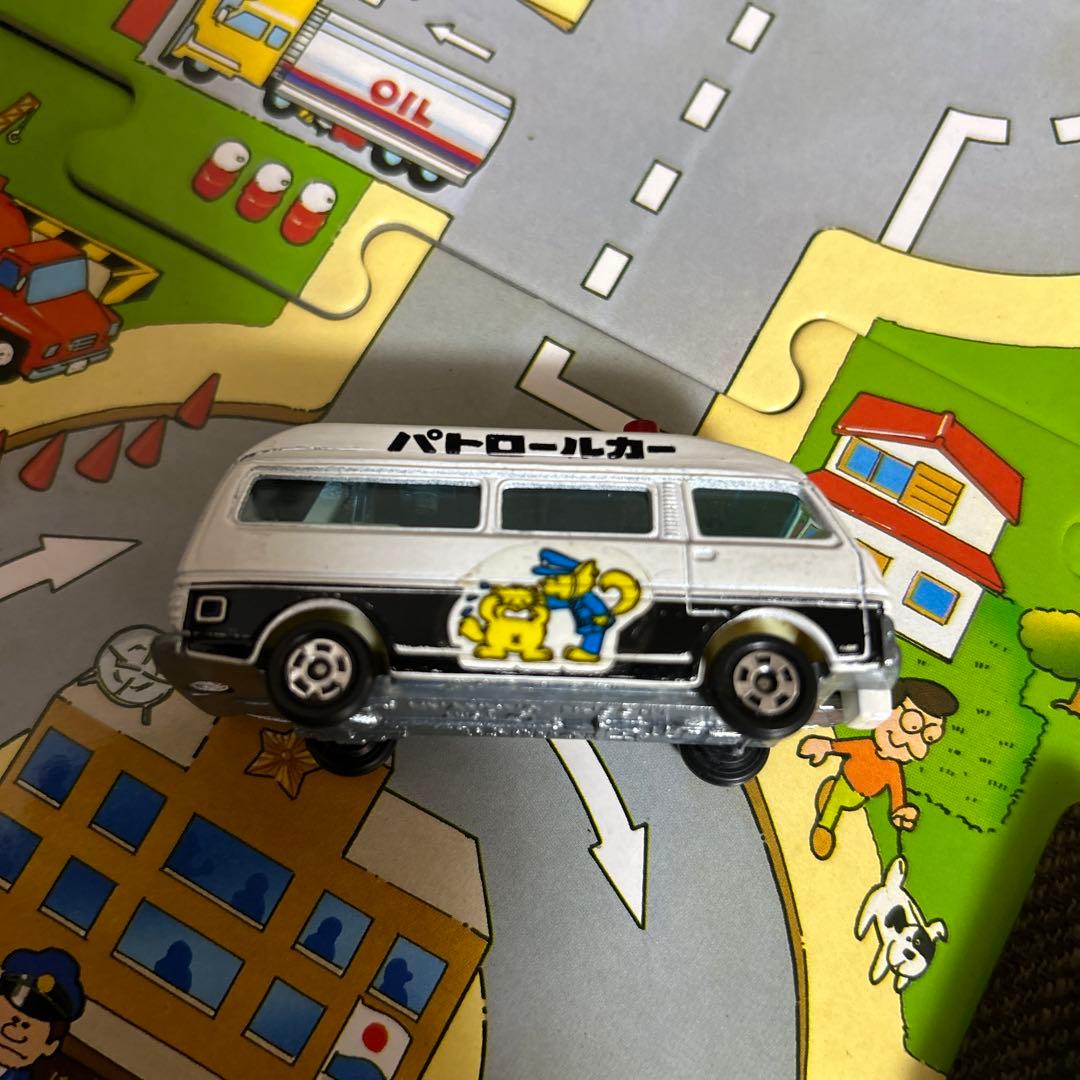 トミカ　ボードマップ急げ緊急車　キャラバン ハイルーフ パトロールカー 日本製