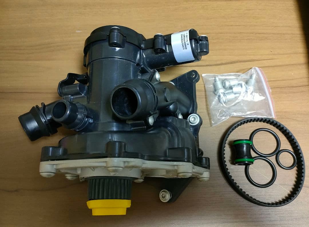 アウディウォーターポンプサーモスタットASSY 新品未使用　即日発送　送料込