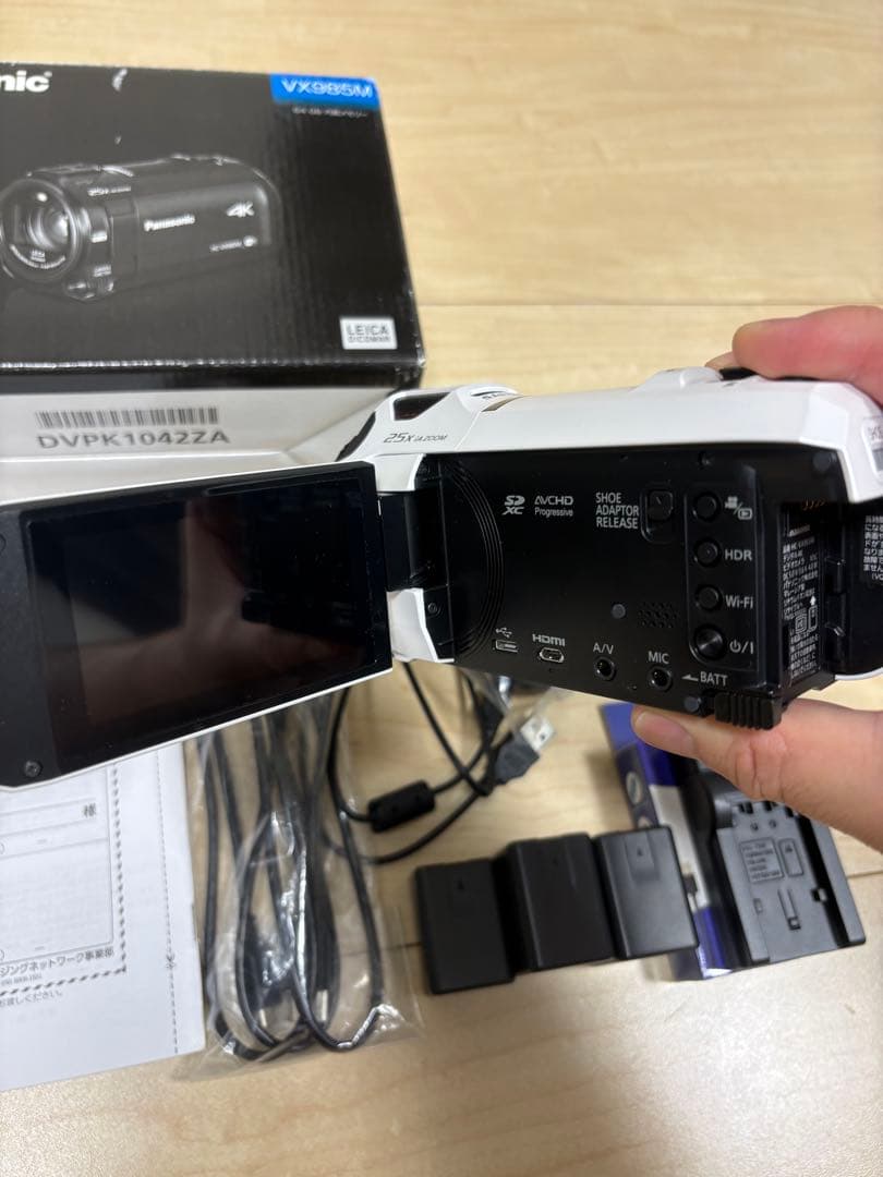 美品　Panasonic HC-VX985M 4K ビデオカメラ ホワイト(O)