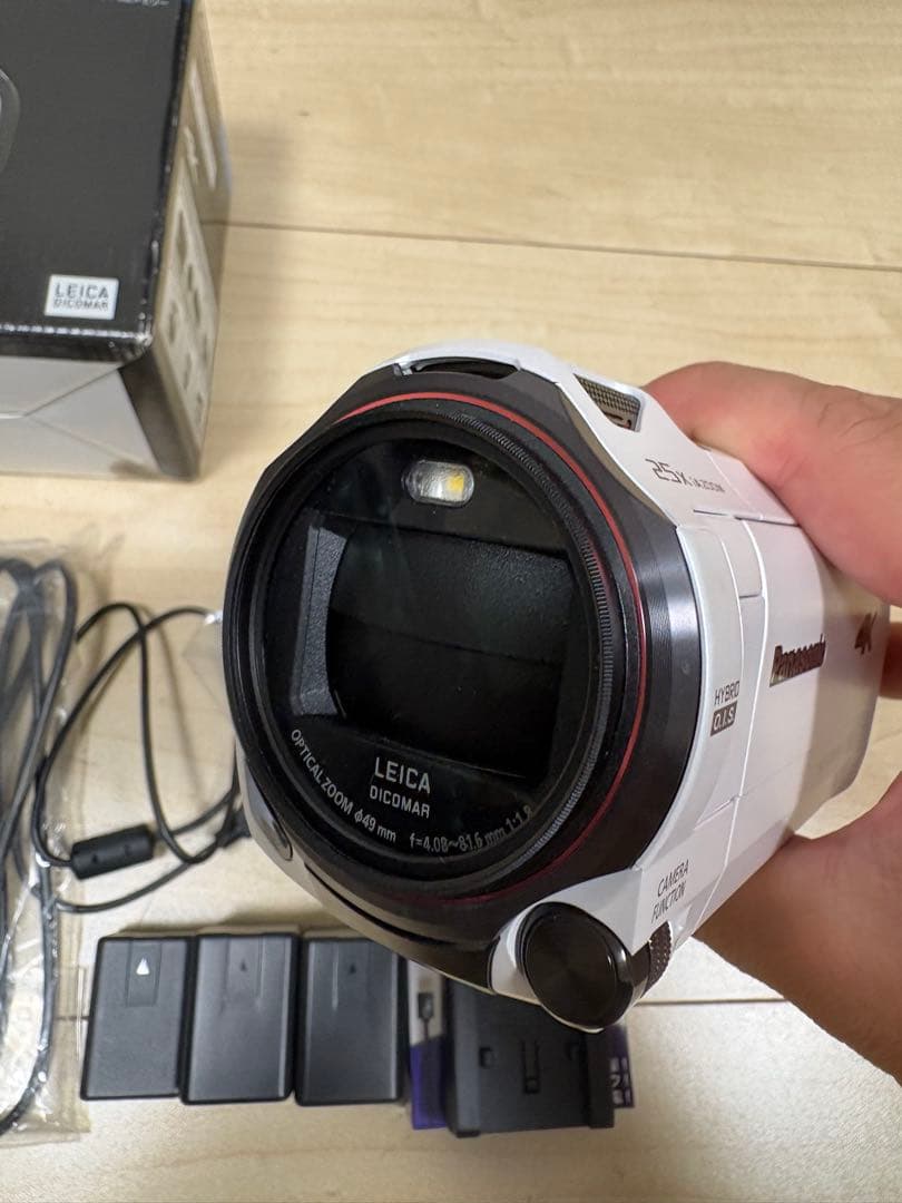 美品　Panasonic HC-VX985M 4K ビデオカメラ ホワイト(O)