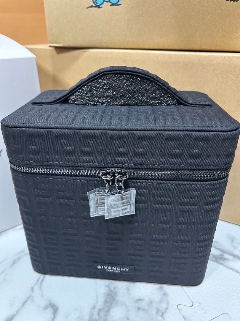 GIVENCHY PARFUMS ジバンシィ ノベルティ バニティポーチ