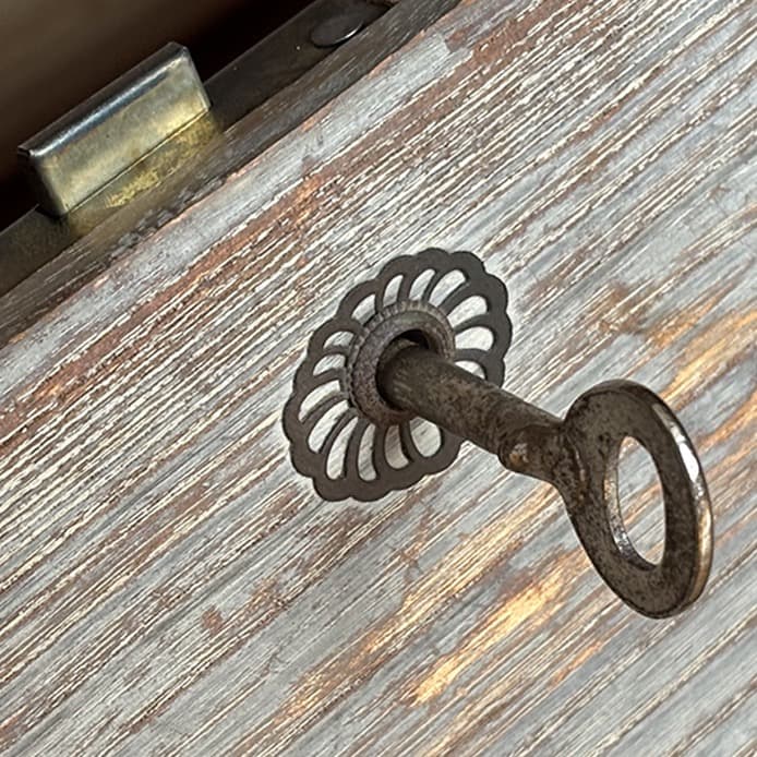 桐箪笥　桐の箪笥　箪笥　桐　三段重ね　鍵付き　昭和レトロ　大正ロマン　骨董品