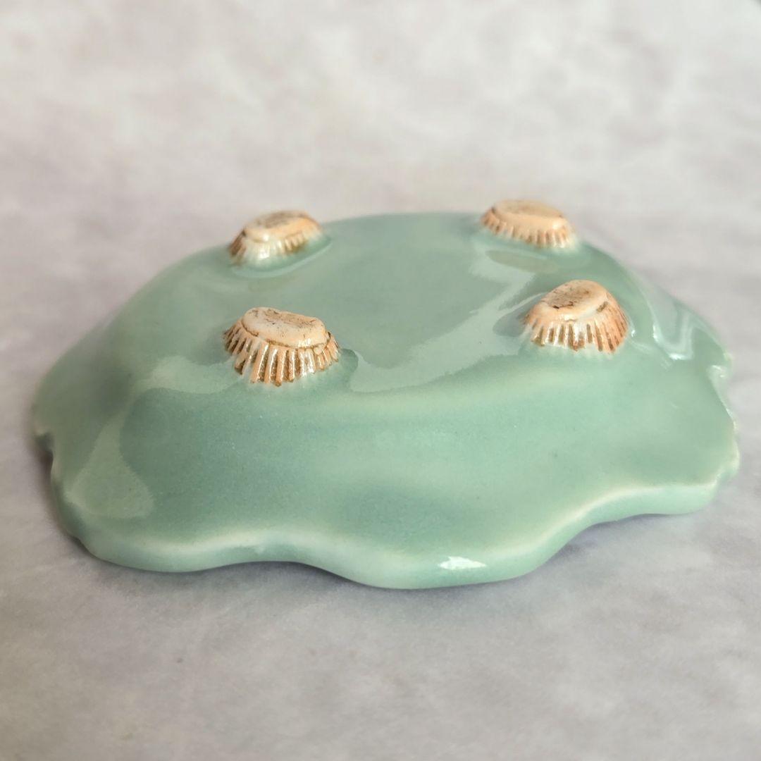 三田青磁　小皿　豆皿　手塩皿　牡丹　骨董　金継ぎ　陽刻　青磁　アンティーク