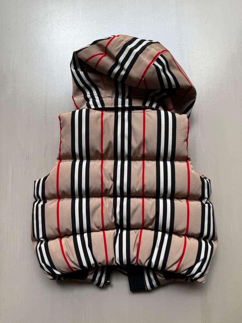 BURBERRY ストライプ柄 フード付きダウンベスト 18M