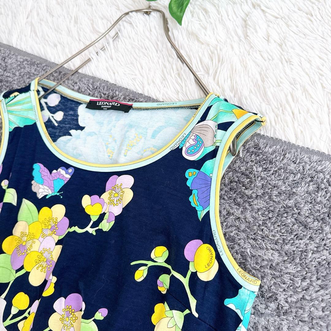 美品　レオナール　トップス　ノースリーブ　花柄　フラワー柄　コットン　黒　L