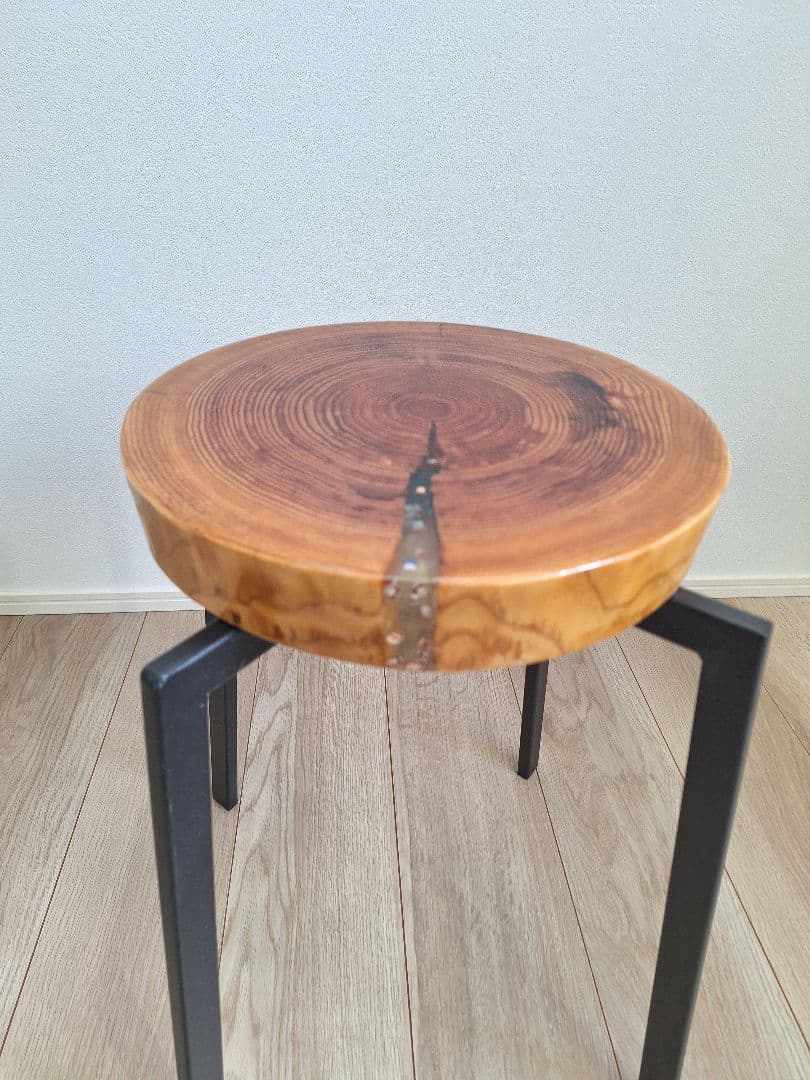 SALE　レジンサイドテーブル　杉の輪切り　無垢材　ちょこっとサンタ　X'MAS