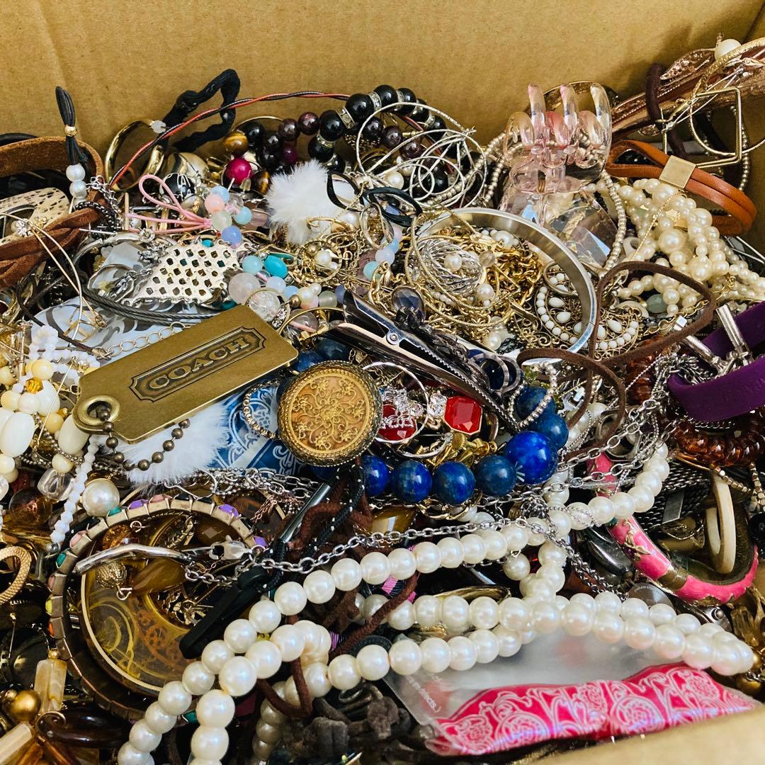 遺品整理品　k18刻印有り　アクセサリーまとめ売り　ジャンク　ネックレス　指輪