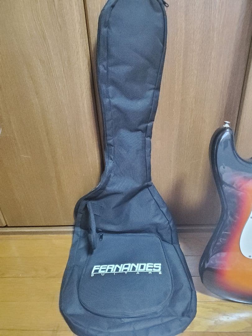 FERNANDES ストラトキャスタータイプエレキギターサンバーストケース付