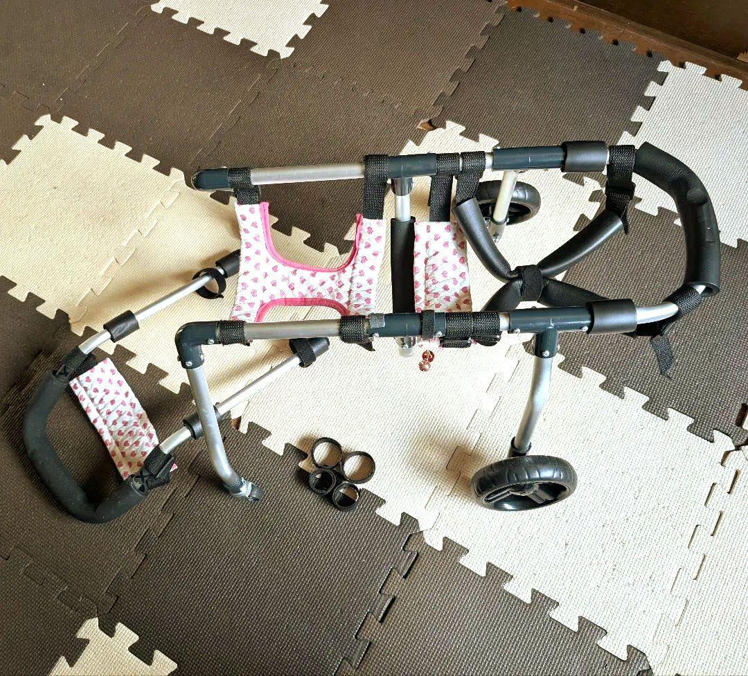 小さめ中型犬 ワンちゃん4輪 食事補助 犬用車椅子　介護補助　犬の歩行器