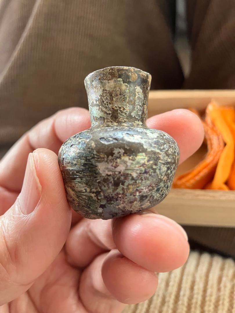 古代ローマン・グラス「銀化小壷」　サイズ高さ3.8cm