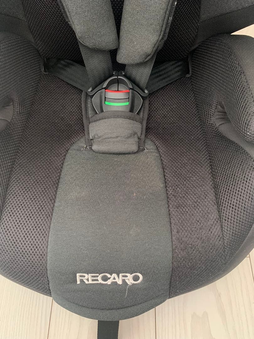 RECARO ジュニアシート　9kg〜35kg対応