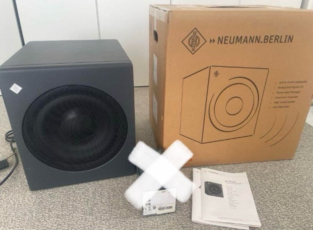 Neumann KH 750 DSP サブウーファー
