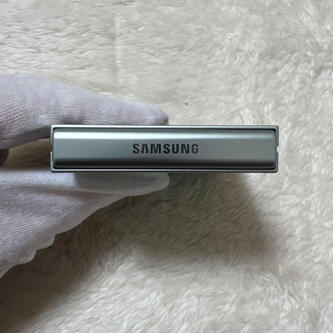 Galaxy Z Flip6 256GB ミント 美品 i42