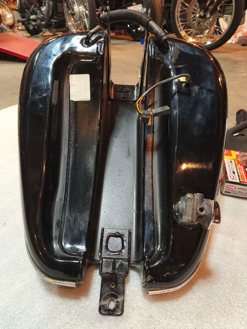 ハーレーダビットソン　FLSTC純正タンク