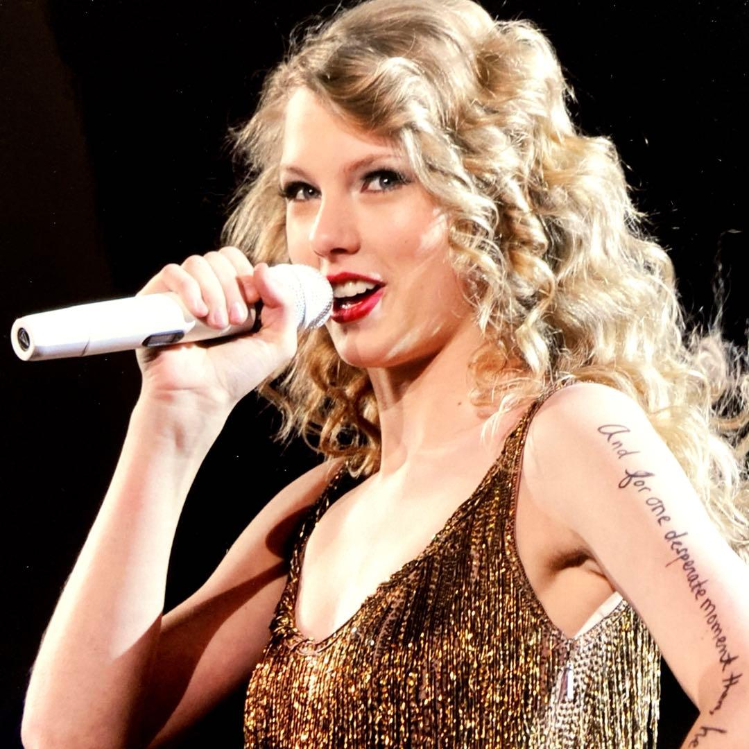 テイラー・スウィフト直筆サイン入り超 特大写真…