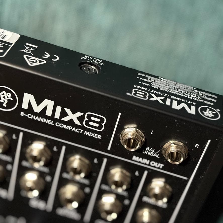 美品・おまけ付き　Mackie Mix8 COMPACT MIXER