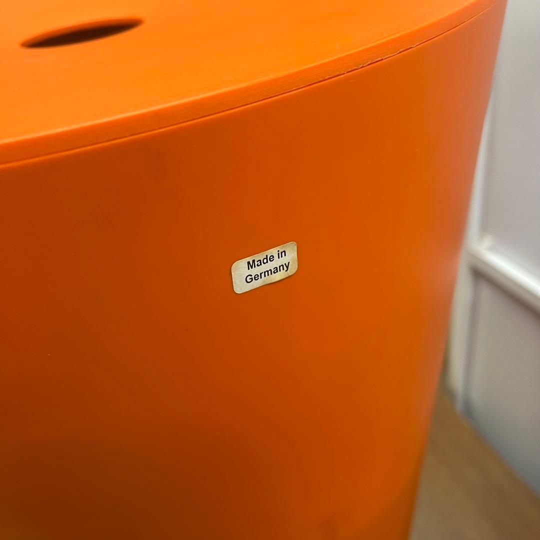 ドイツメーカー　AUTHENTICS オウセンティックス　　ランドリースツール