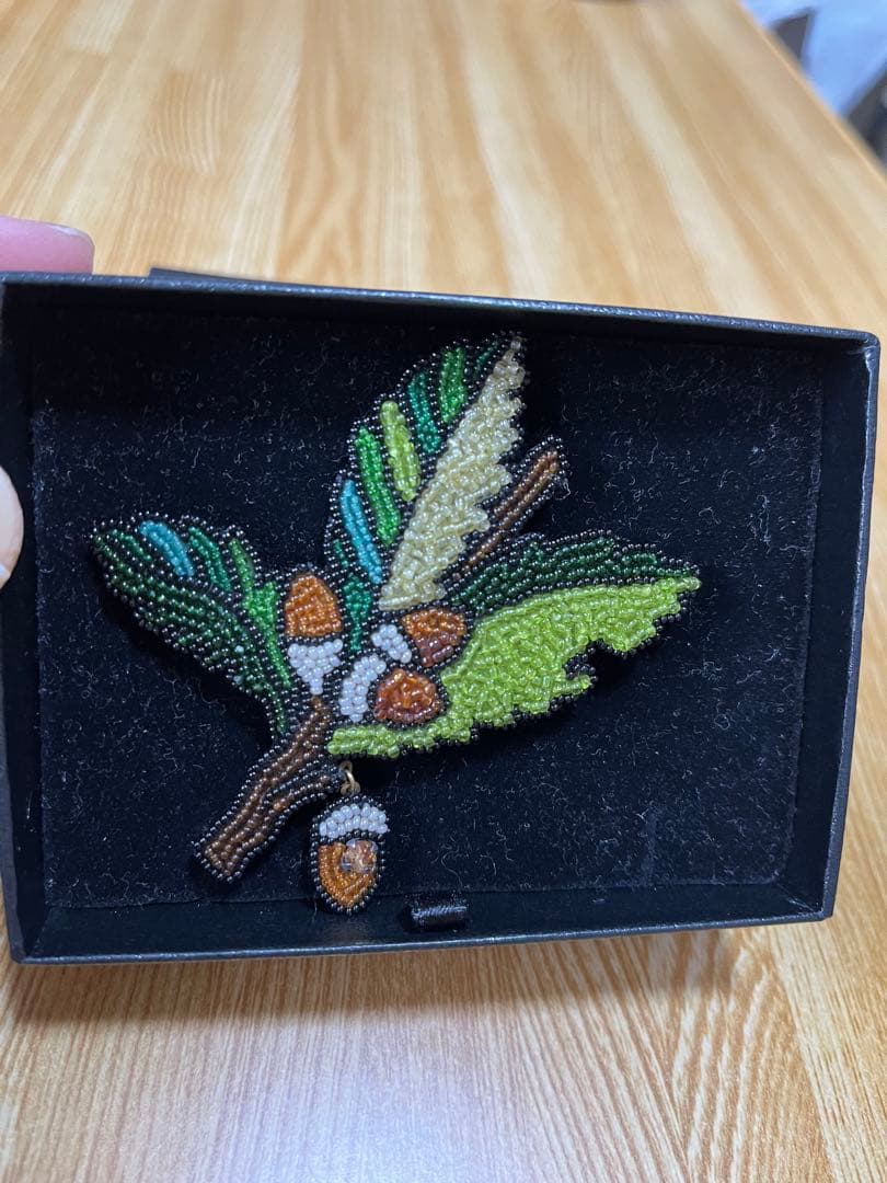 新品　maison des perles 小林モー子さん　ブローチ