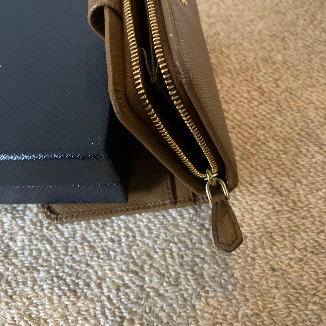 PRADA 二つ折り財布　プラダ　財布　２つ折り