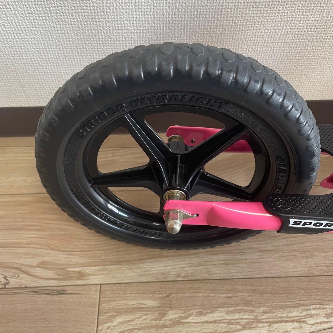 良品 ストライダー 12インチ キックバイク ピンク 桃色 運動 自転車