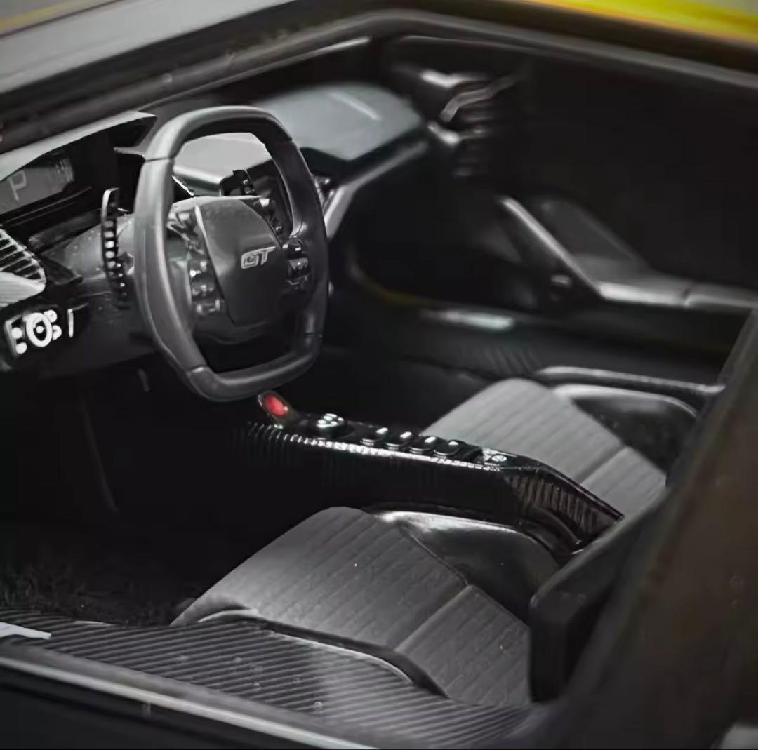 1:18 Diecast ￼Ford GT ホワイト ミニカー