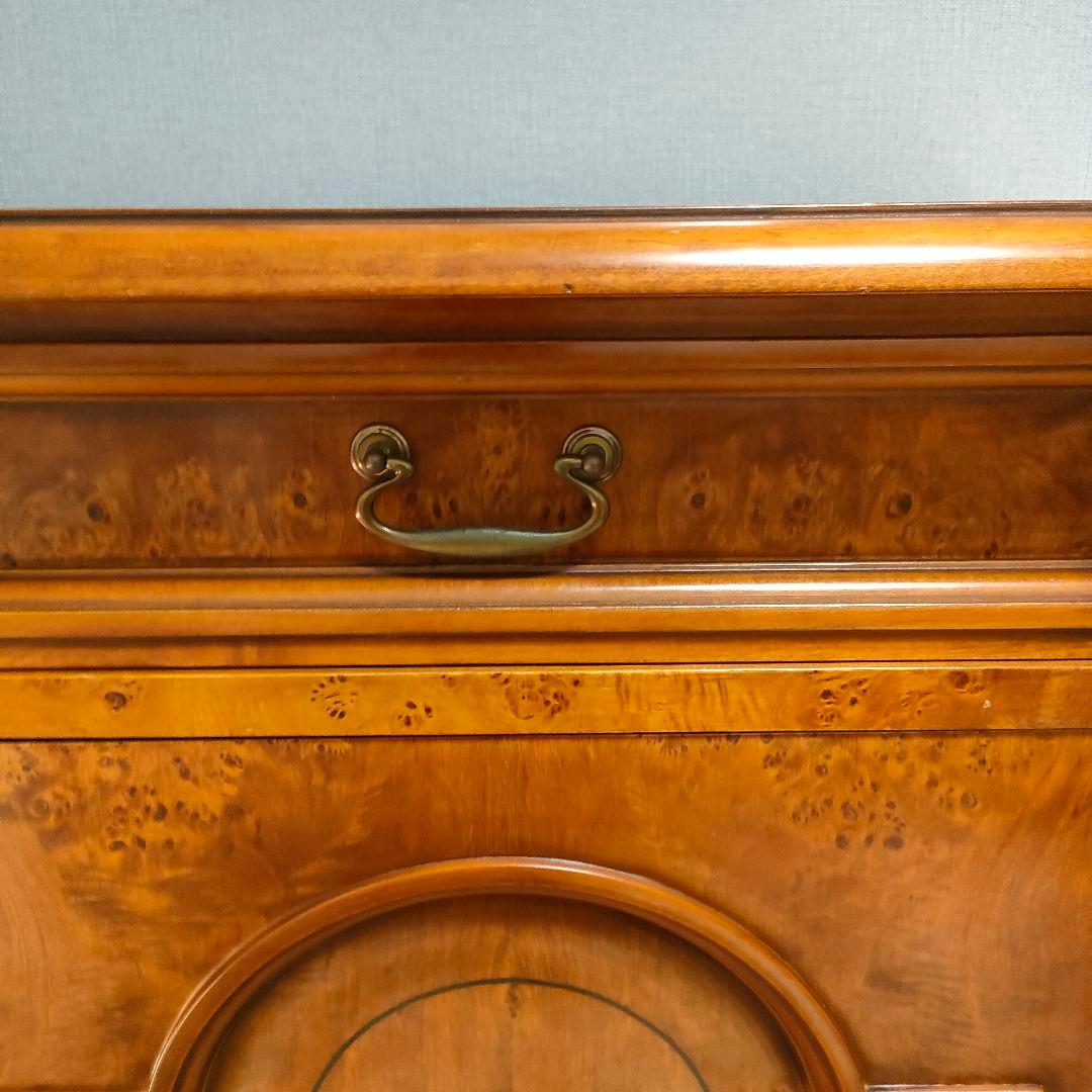 【ヴィンテージ 希少バールウッド】イタリア製クラシックキャビネット 鍵付き