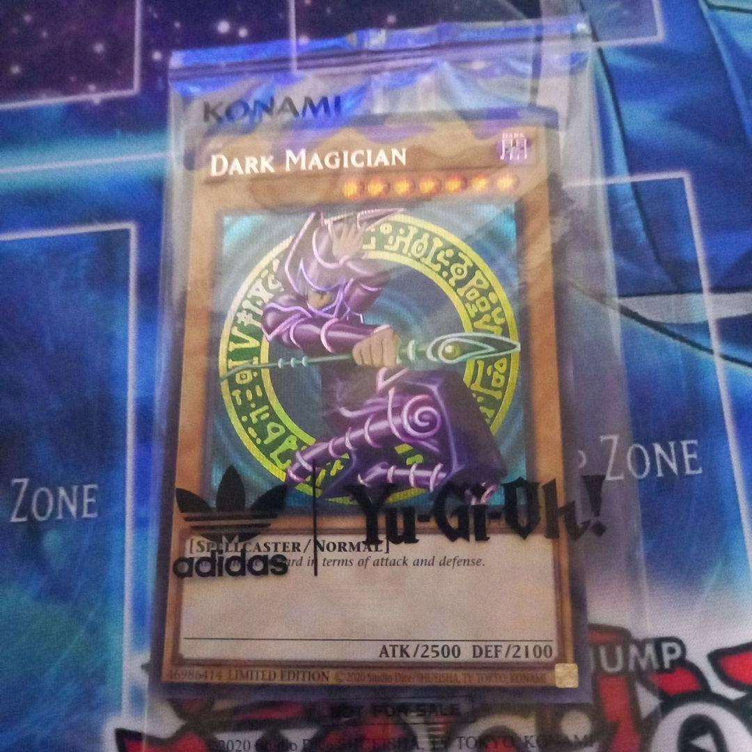 遊戯王　ブラック・マジシャン　シークレットレア　adidasコラボ　英語　最安