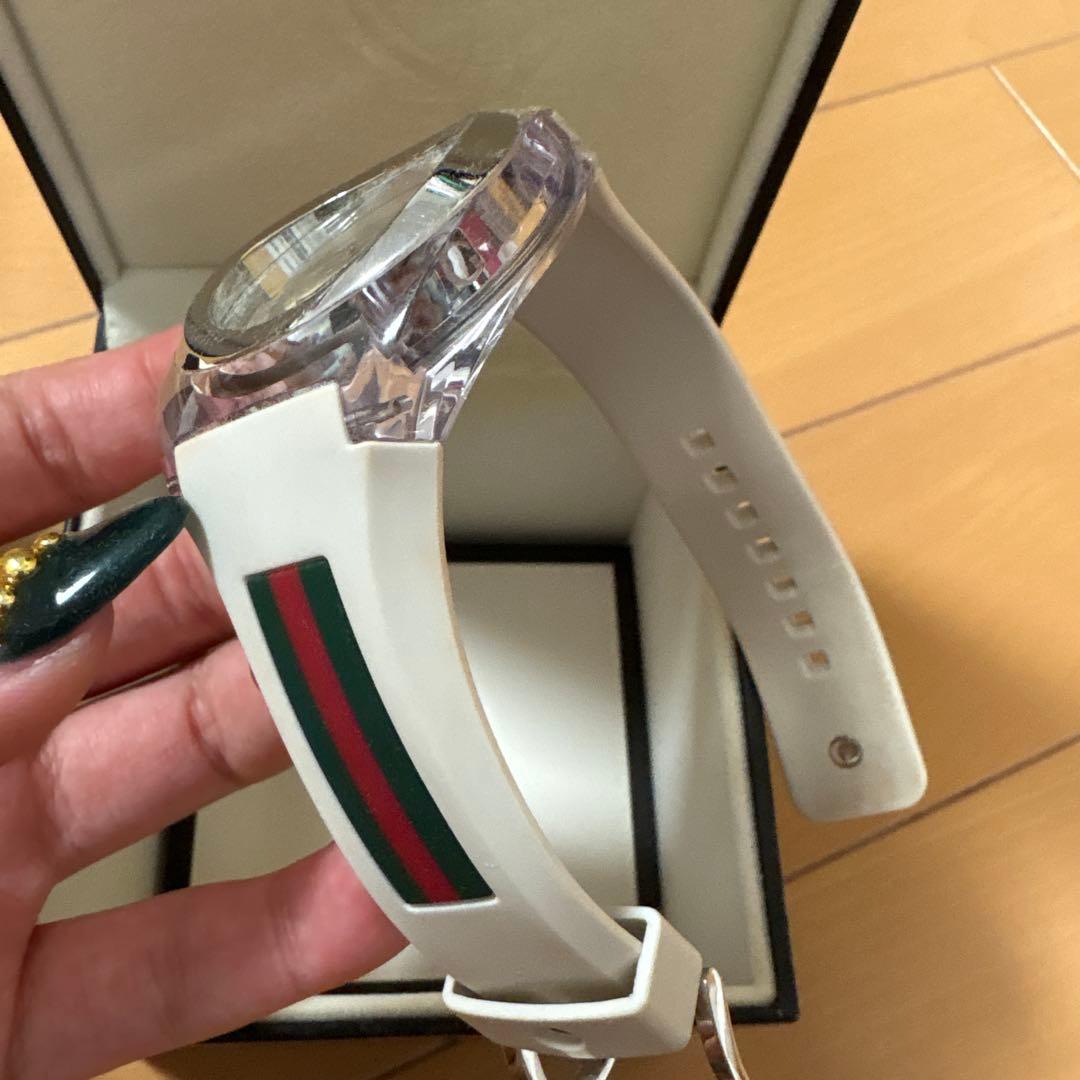 GUCCI 時計 ラバーベルト付き