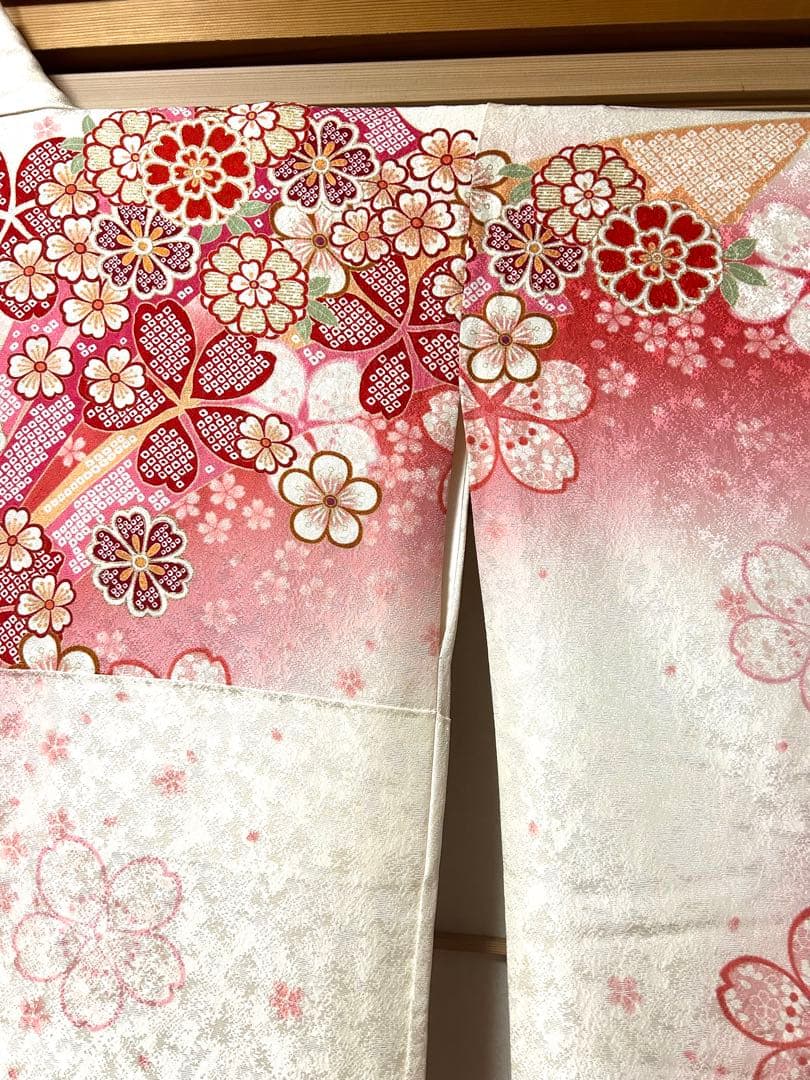 桜柄ピンクと白の振袖