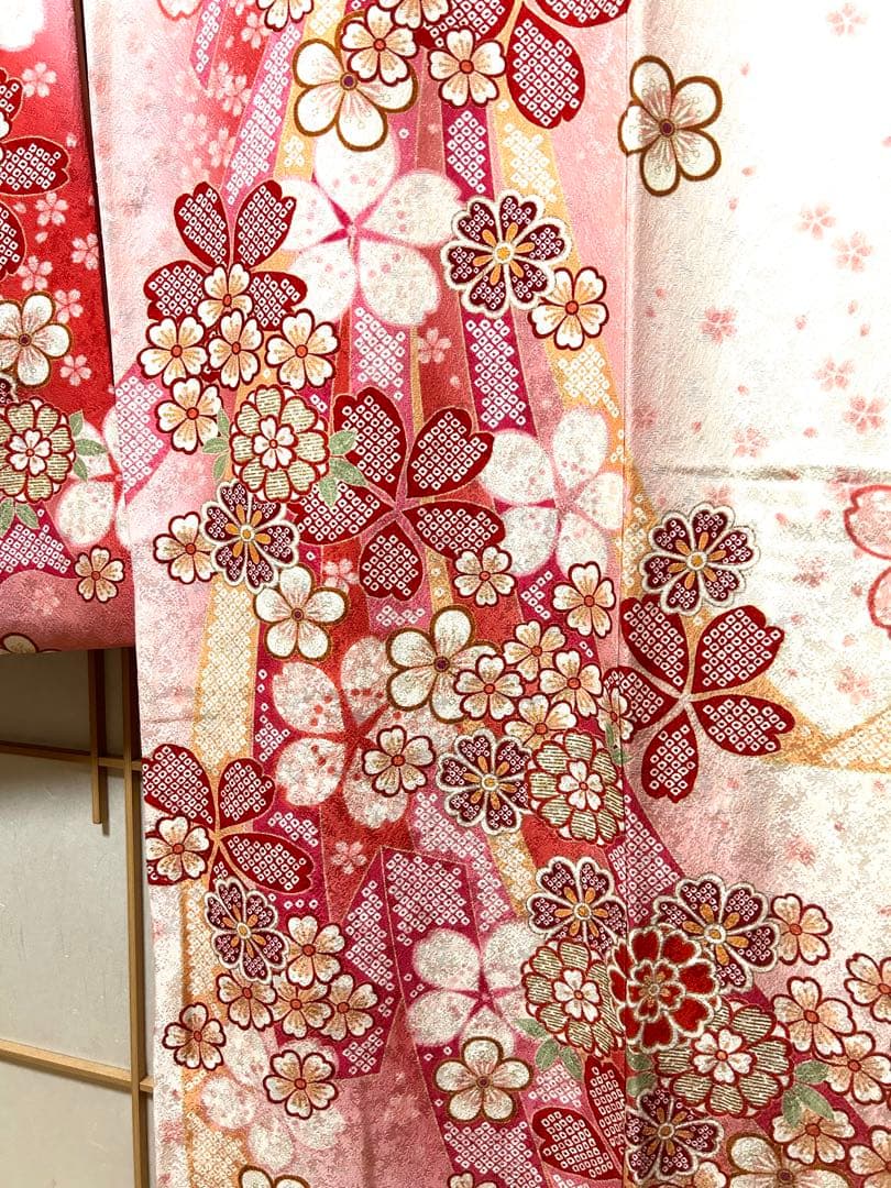 桜柄ピンクと白の振袖