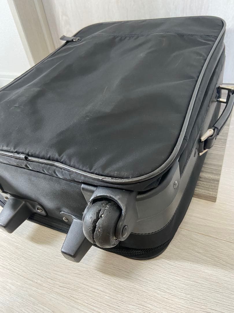 PRADA スーツケース　ナイロン　三角ロゴプレート　キャリーケース　黒　レザー