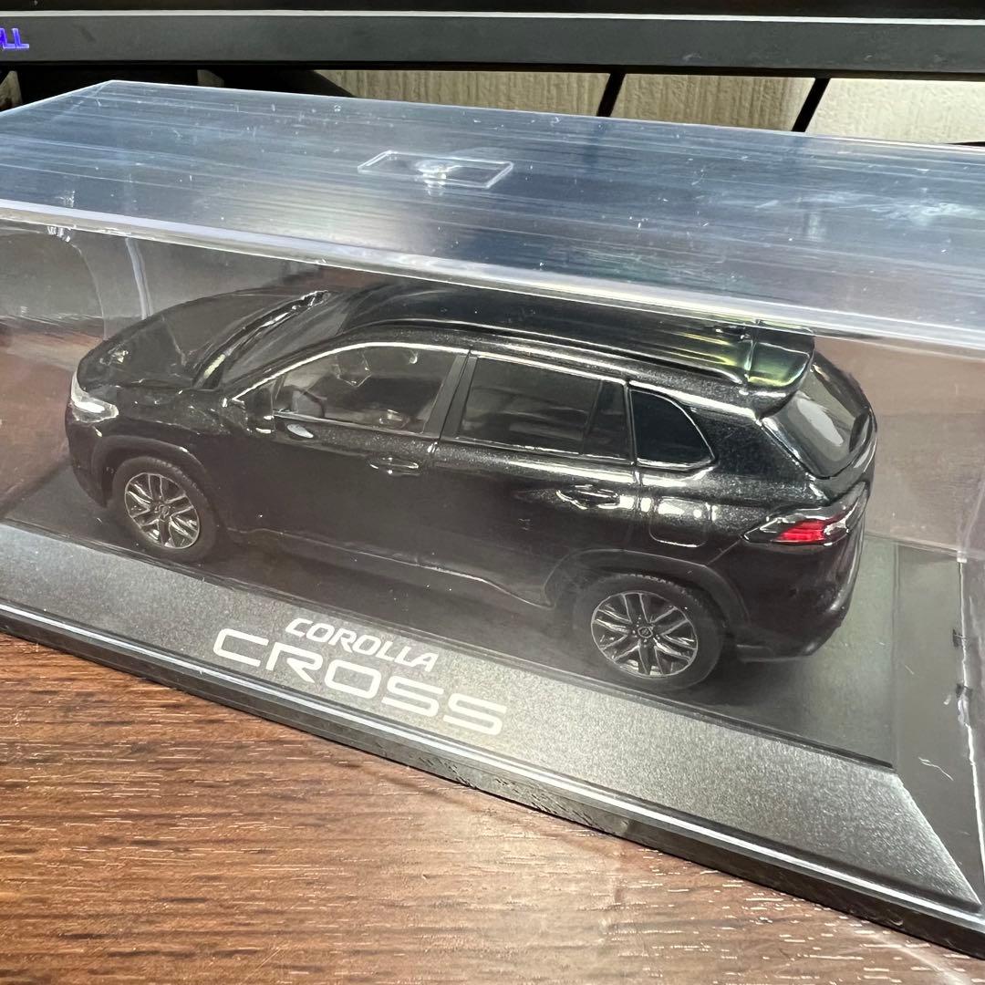 【新品・未開封】新型カローラクロス　ミニカー　カラーサンプル　ブラックマイカ