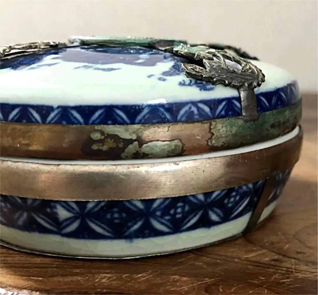 中国美術 時代 香合 銅金具 龍球遊鳳凰彫刻 染付 人物 松鶴紋 蓋物