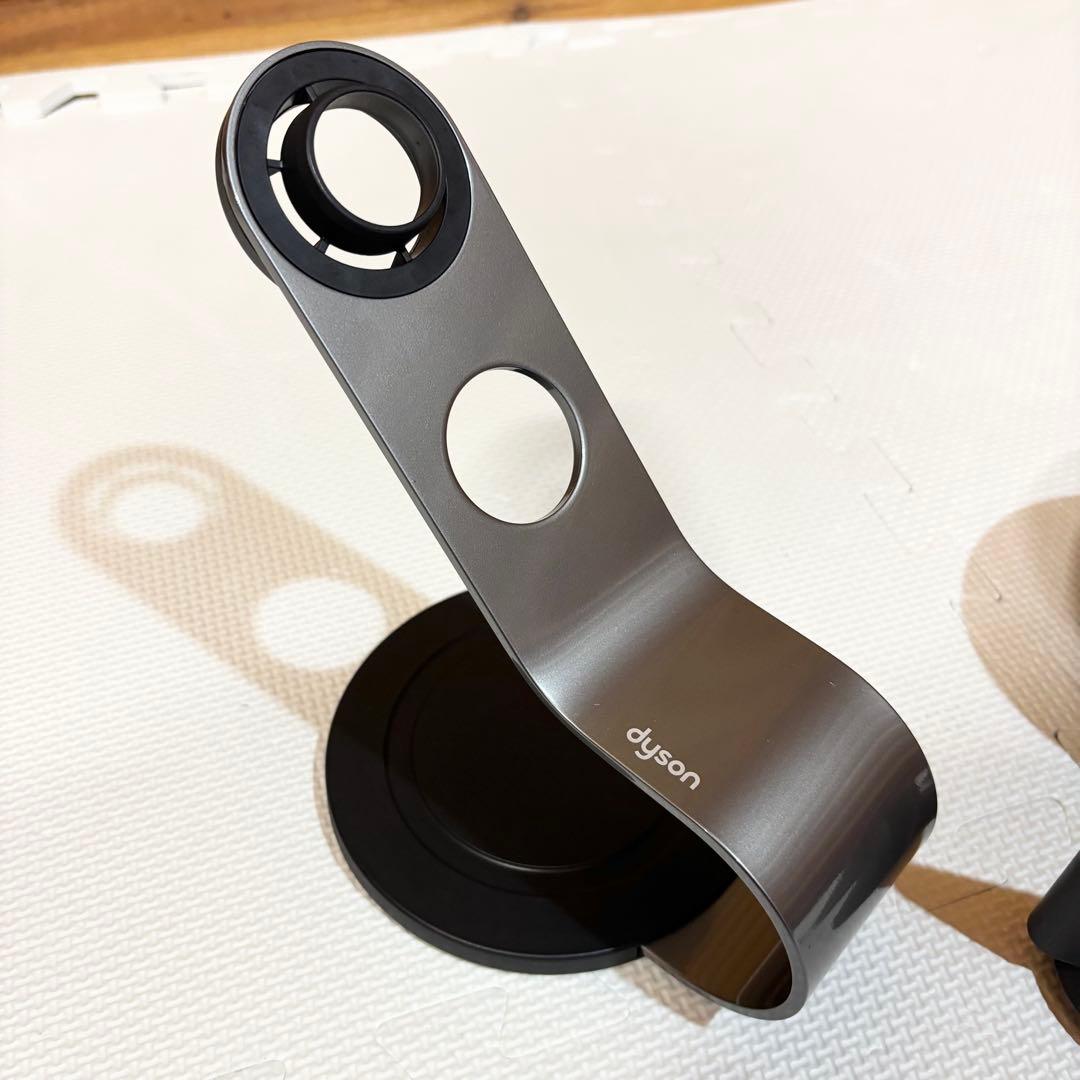 【美品】Dyson ダイソン ヘアドライヤー 数量限定 レッドモデル HD08