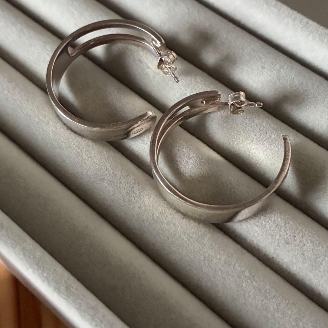 GUCCIグッチ　ロゴデザイン　シルバー　フープピアス