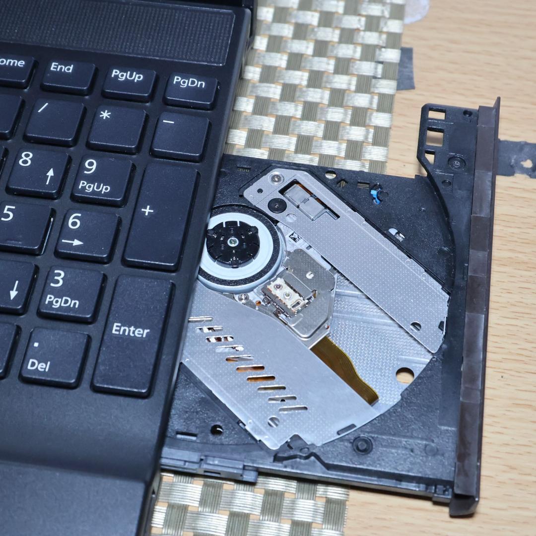 Win11公式対応Corei5/メ8/新品SSD/BD/無線/カメラ/TypeC